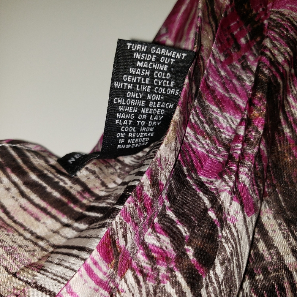 ❤New York and Company Sleeveless Blouse - Picture 2 of 3